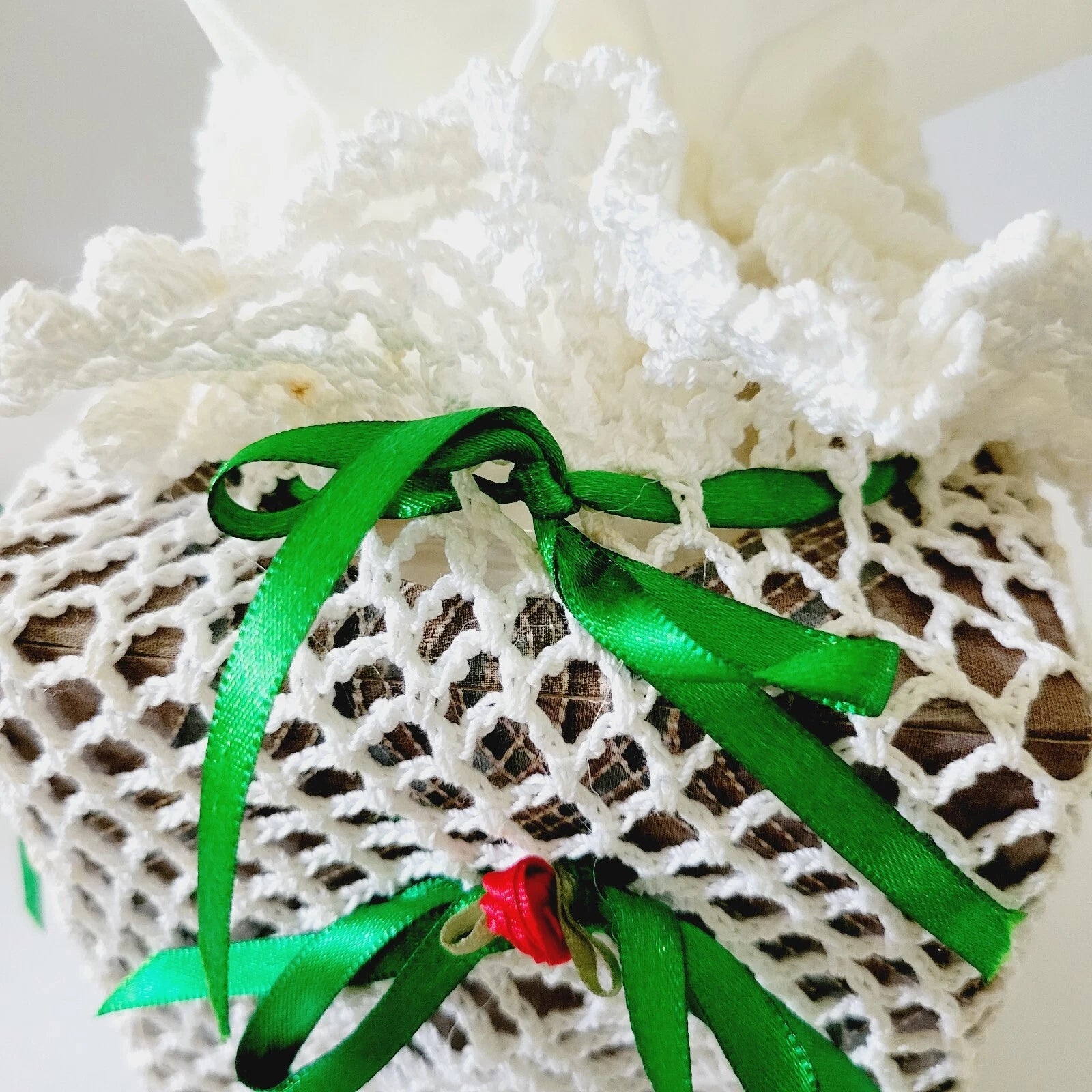 White Chrochet Tissue Box Cover With Roses Green Ribbon Holiday MCM BOHO | eBay