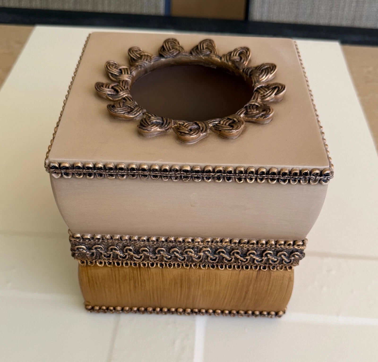 AVANTI LINENS ELEGANT TISSUE BOX COVER. BATHROOM DECOR | eBay