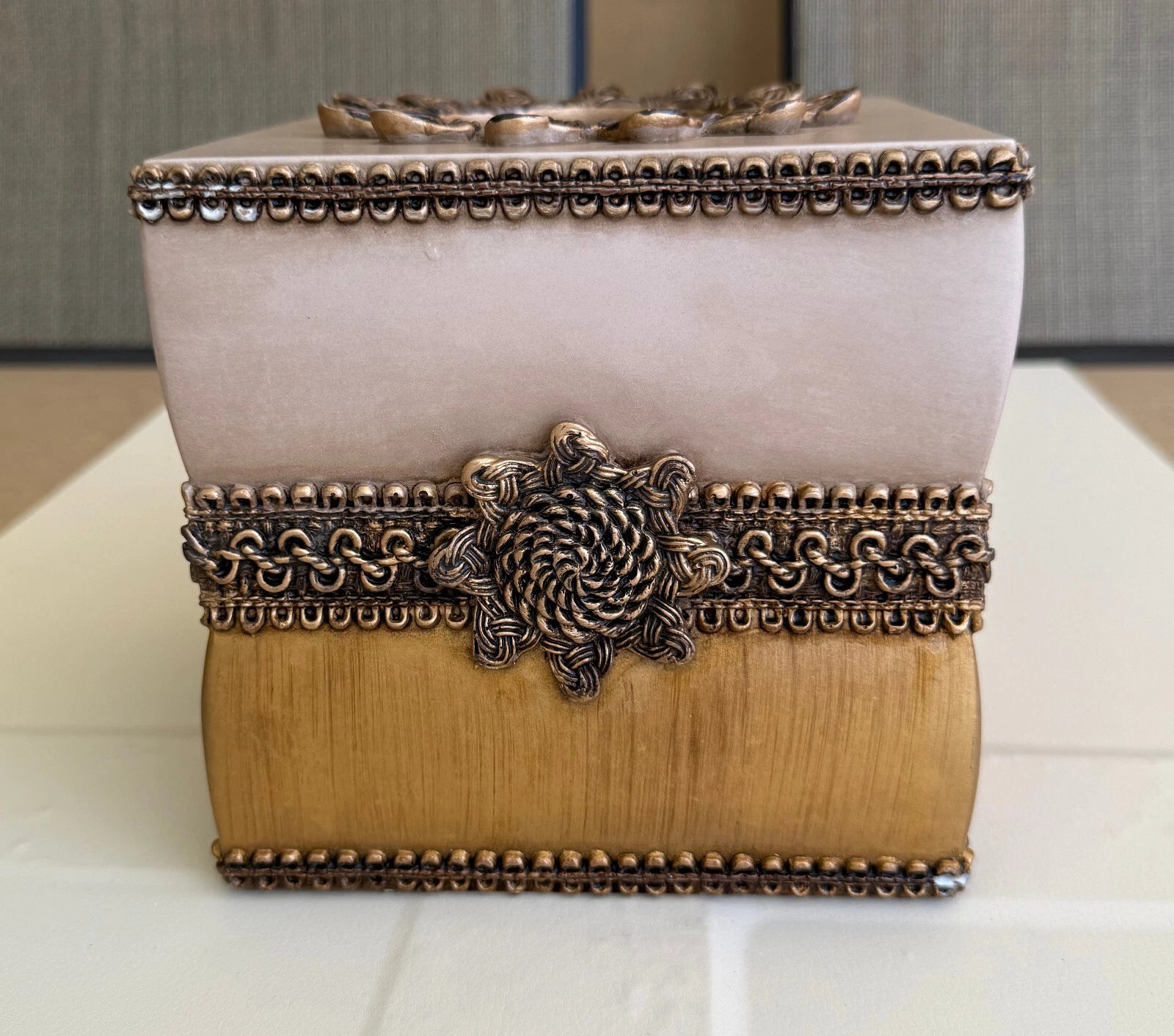 AVANTI LINENS ELEGANT TISSUE BOX COVER. BATHROOM DECOR | eBay